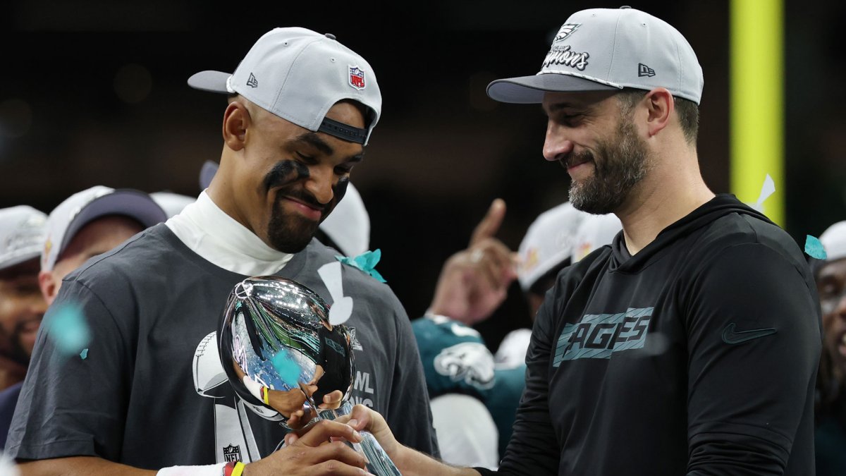 Eagles Coach Nick Sirianni Defends Jalen Hurts Amid Criticism