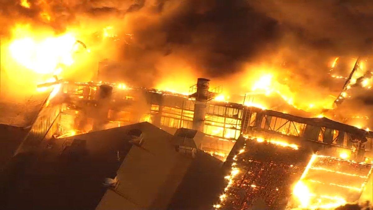 Firefighters battle fire at SPS Technologies building in Pa. NBC10 Firefighters battle fire at SPS Technologies building in Pa. NBC10