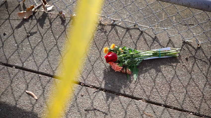 WASHINGTON DC, UNITED STATES – JANUARY 30: A bouquet of flowers sits on the banks of the Potomac River at East Potomac Park in Washington, D.C. on January 30, 2025, following the collision of American Airlines flight 5342 and a U.S. Army helicopter the night prior, leaving 67 people dead, in Washington DC, United States on January 30, 2025. (Photo by Bryan Dozier/Anadolu via Getty Images)