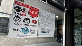 A measles alert sign hangs outside the entrance to the Cohen Children’s Medical Center, where the state health department confirmed that a baby tested positive and that there is a possibility of exposure to others at the facility, in New Hyde Park, New York, U.S., March 14, 2025.