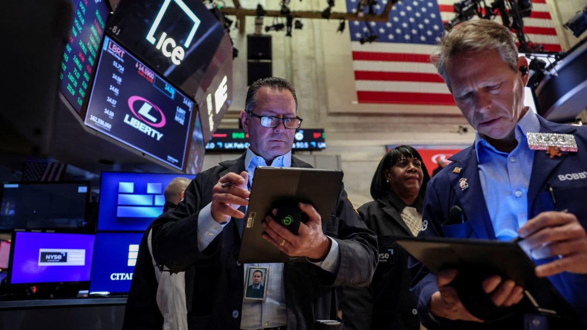 Investors Brace for Trump Tariffs as Yields Steady