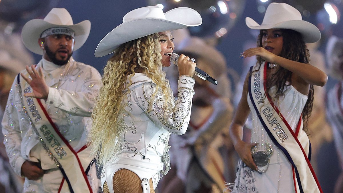 Beyoncé kicks off Cowboy Carter Tour with daughters Blue Ivy and Rumi ...