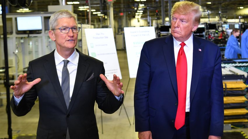 US President Donald Trump (r) and Apple CEO Tim Cook speak to the press during a tour of the Flextronics computer manufacturing facility where Apple’s Mac Pros are assembled in Austin, Texas, on November 20, 2019.