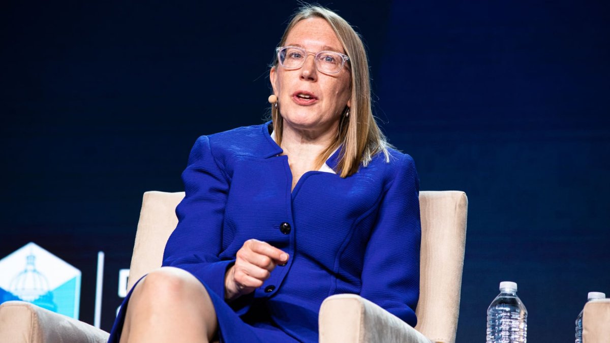 SEC Withdraws from Meme Coin Regulation, Warns on Investor Protection