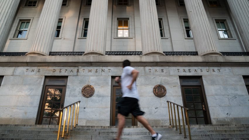 [CNBC] Moody’s downgrades United States credit rating on increase in government debt