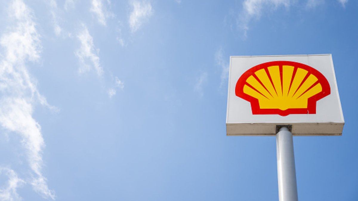 Shell's Q1 Profits Drop 28% Amid Weaker Oil Prices, Exceeding Expectations