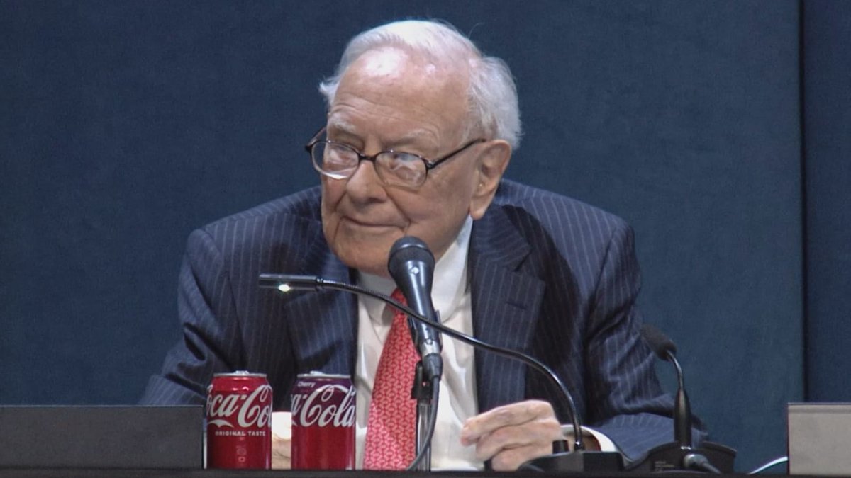 Buffett downplays recent market volatility as ‘really nothing,' saying it's part of investing