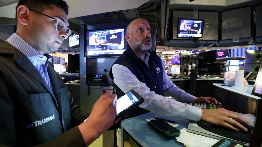 Traders work on the floor at the New York Stock Exchange (NYSE) in New York City, U.S., May 14, 2025.  REUTERS/Brendan McDermid