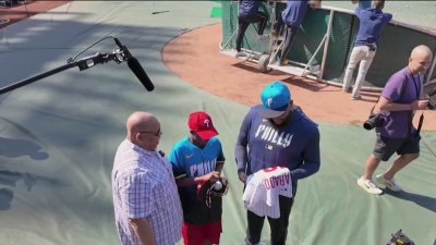 José Alvarado surprises young Phillies fan who imitated him during game
