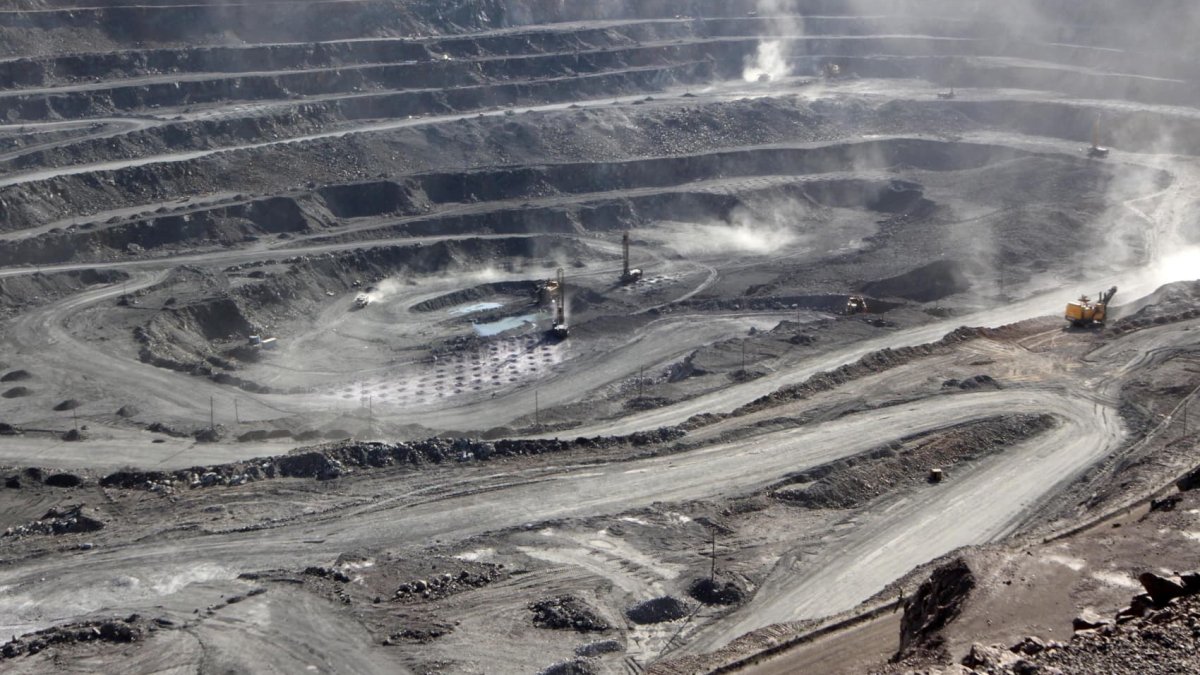 China Maintains Rare Earth Export Controls, Deepening Global Supply Risks