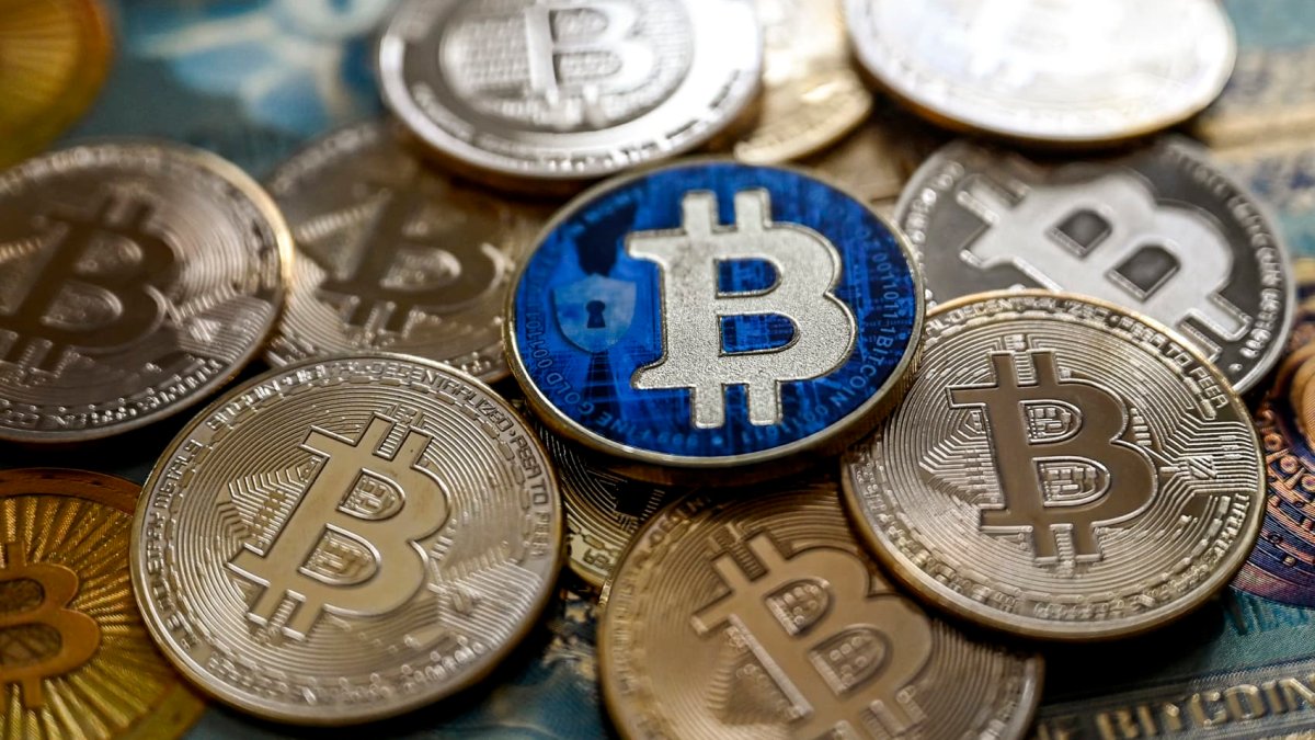 Public Companies Surpass ETFs in Bitcoin Buying for Third Quarter