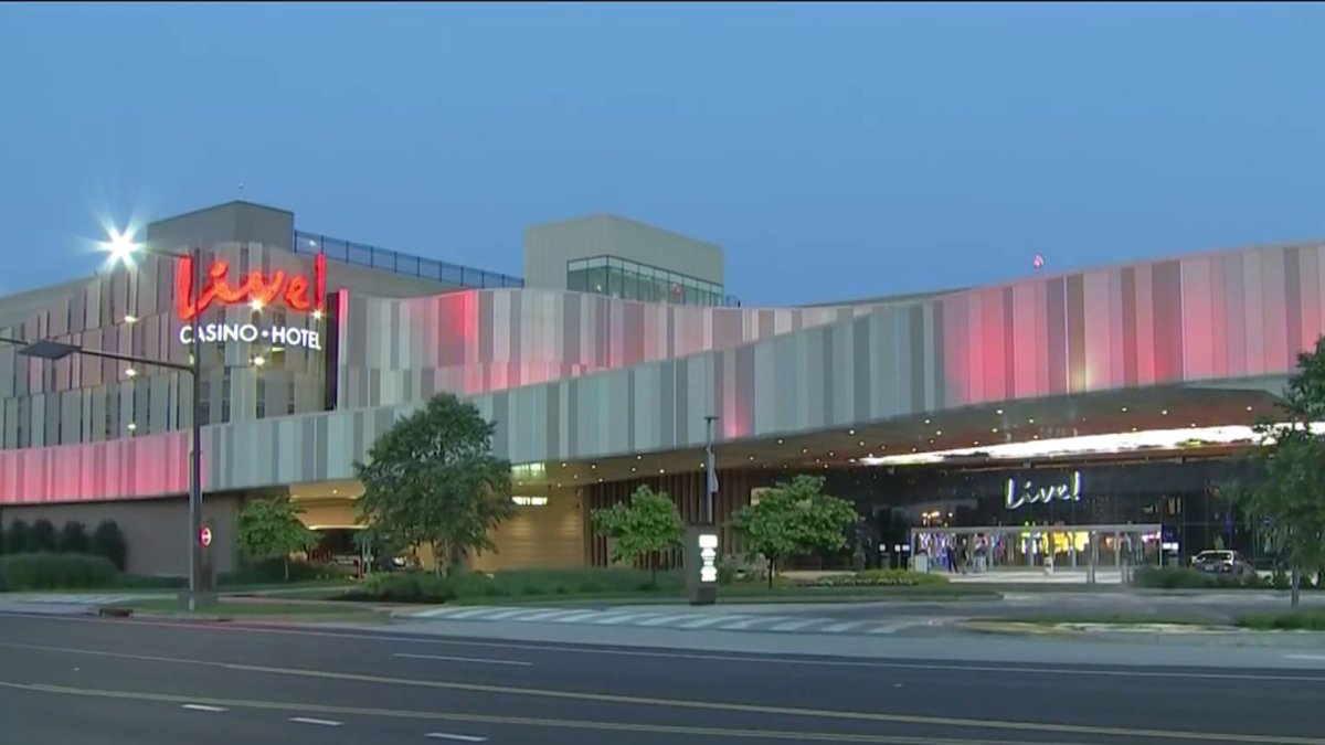 Woman robbed at gunpoint in Live! Casino parking garage in South Philly
