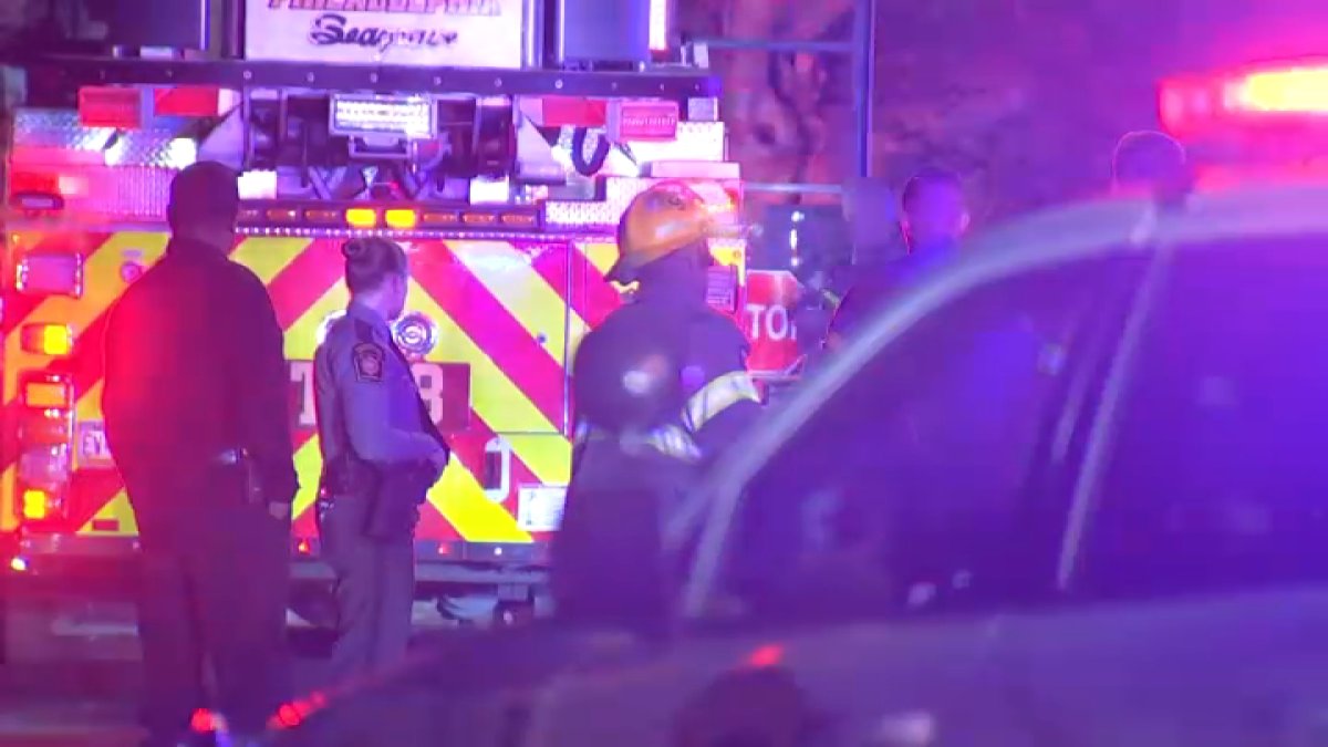 Police arrest 2 after police chase ends as car crashes into home ...