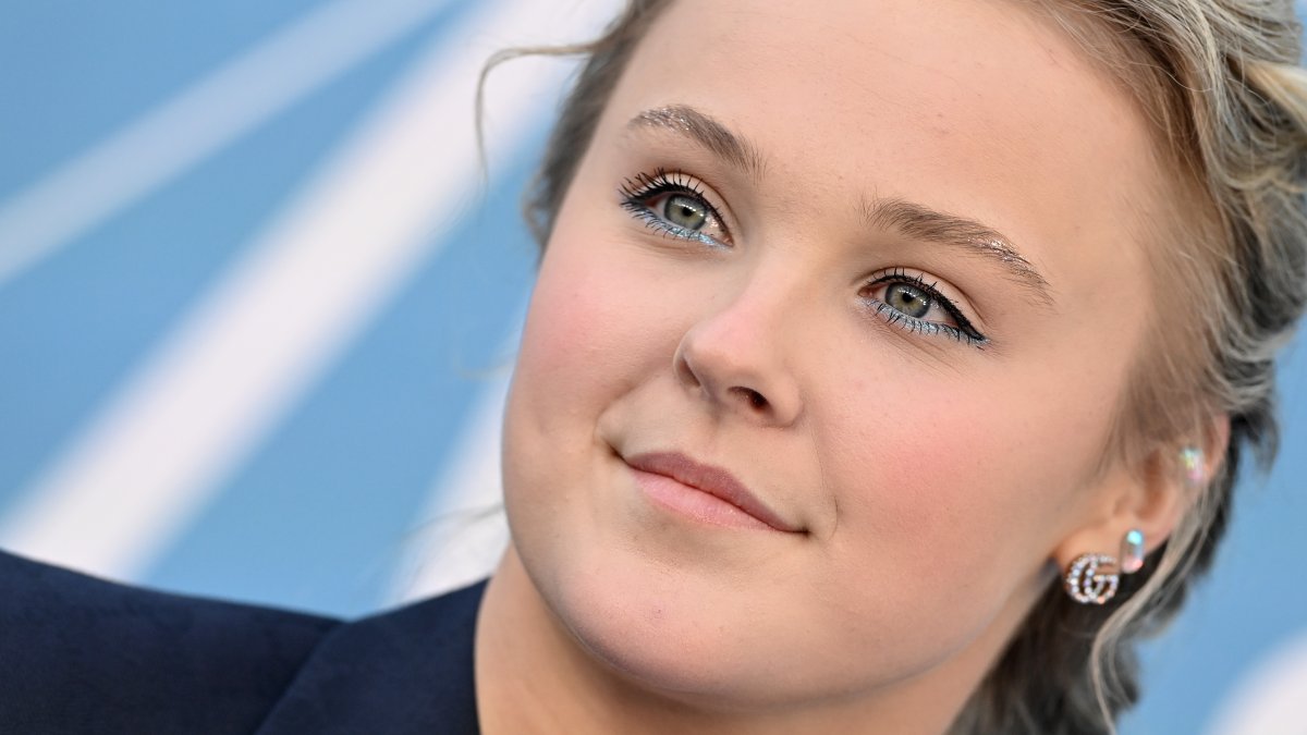 JoJo Siwa clarifies her sexuality amid Chris Hughes relationship – NBC10  Philadelphia