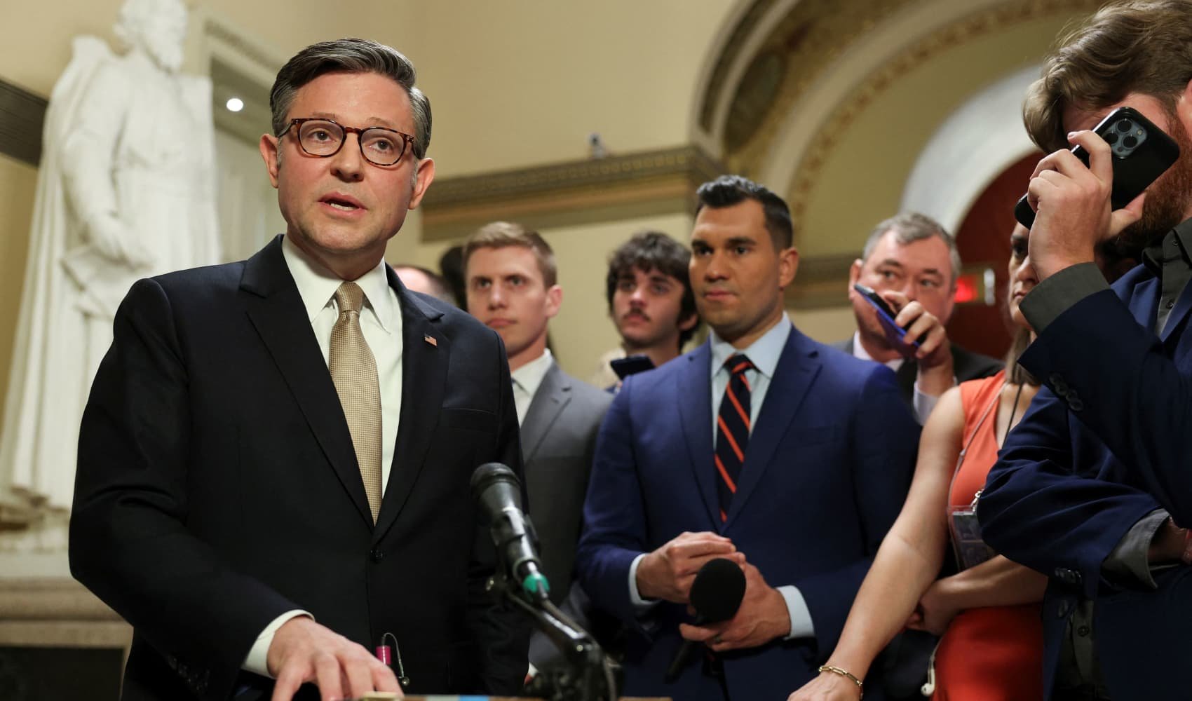 Massie warns blocking Epstein vote in the House could be political liability for GOP in midterms