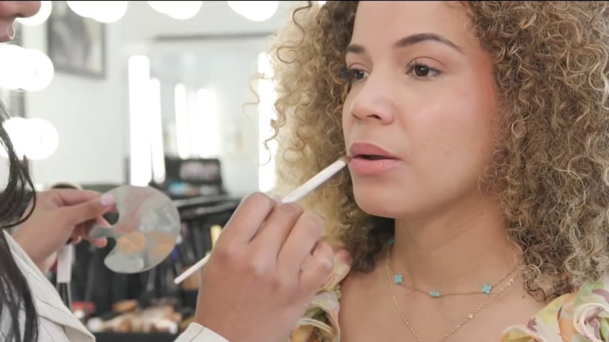 Get ready to be blown away by this glowing summer makeup look NBC10