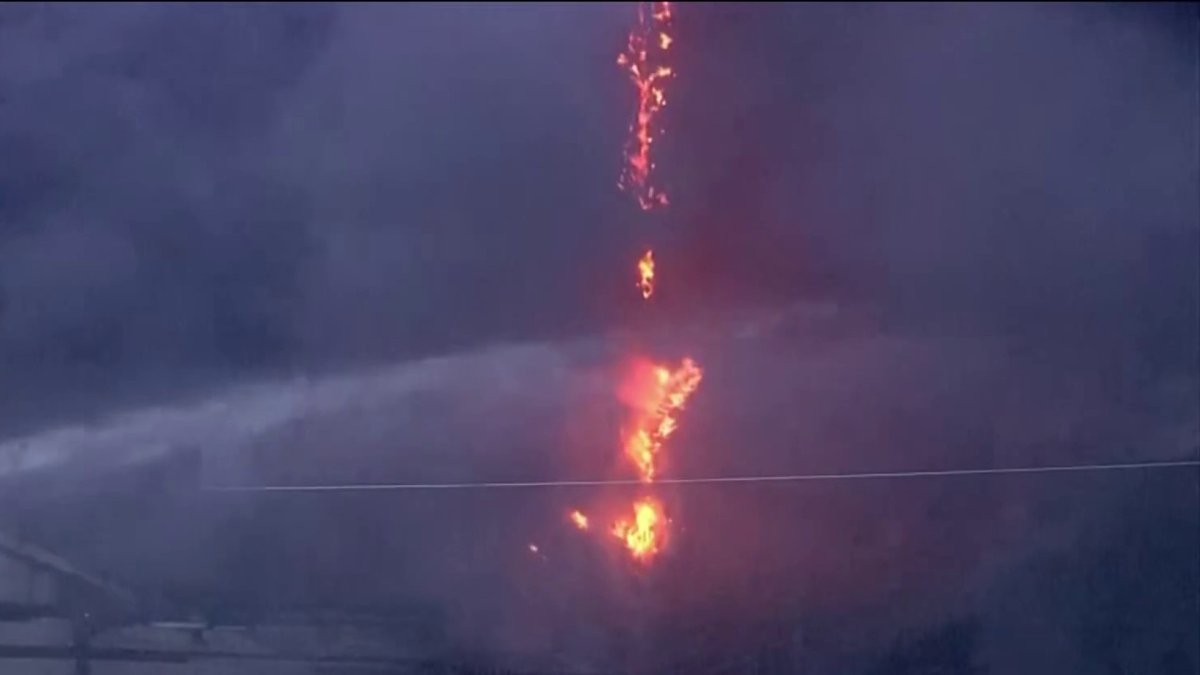 Firefighters battle massive fire at warehouse in Philly – NBC10 ...