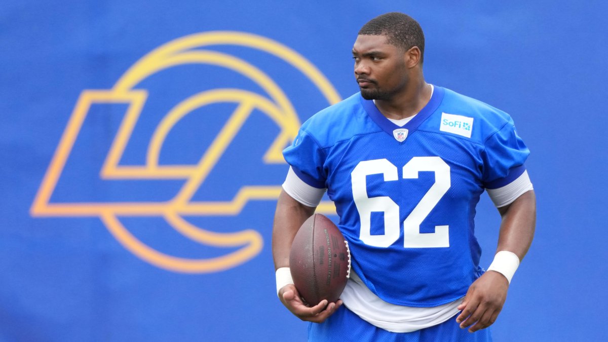 Eagles Promote OL Green, Resign WR Marshall Amid Injuries