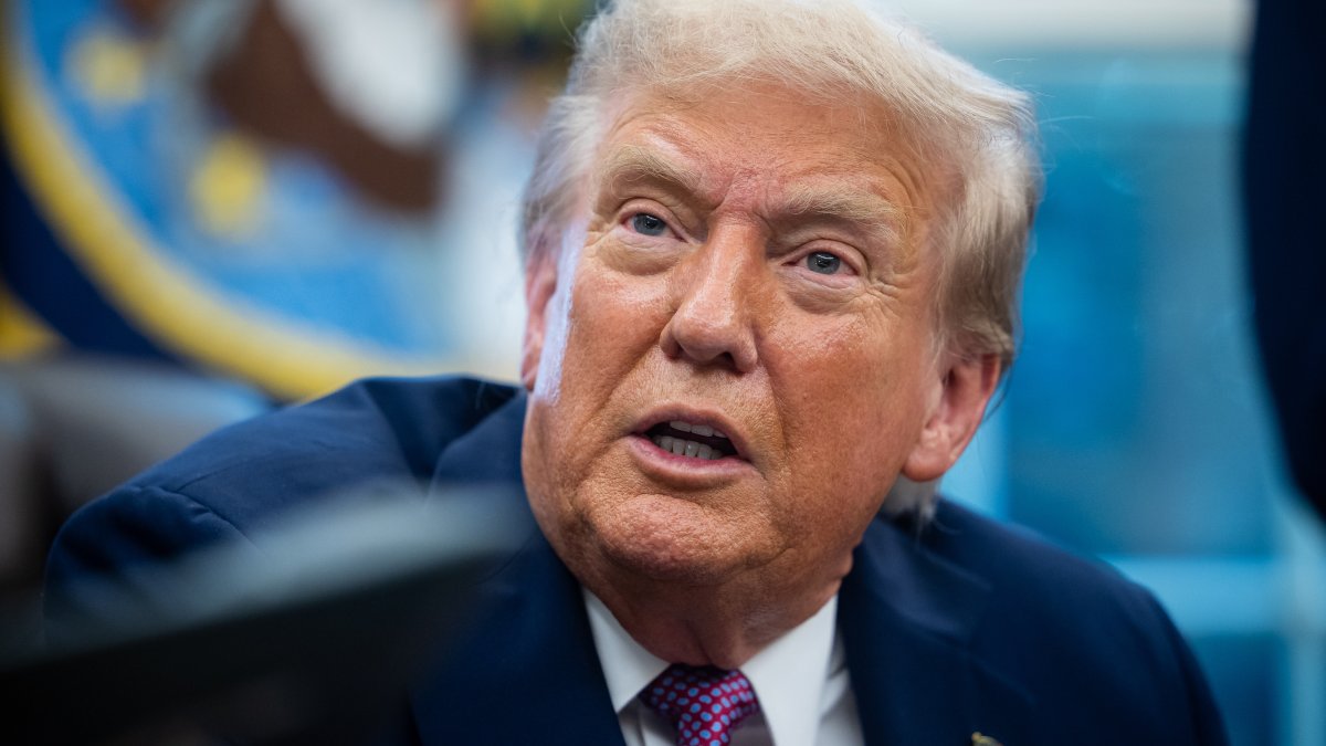 Live updates: Chicago braces for immigration operation; Israel targets Hamas in Qatar