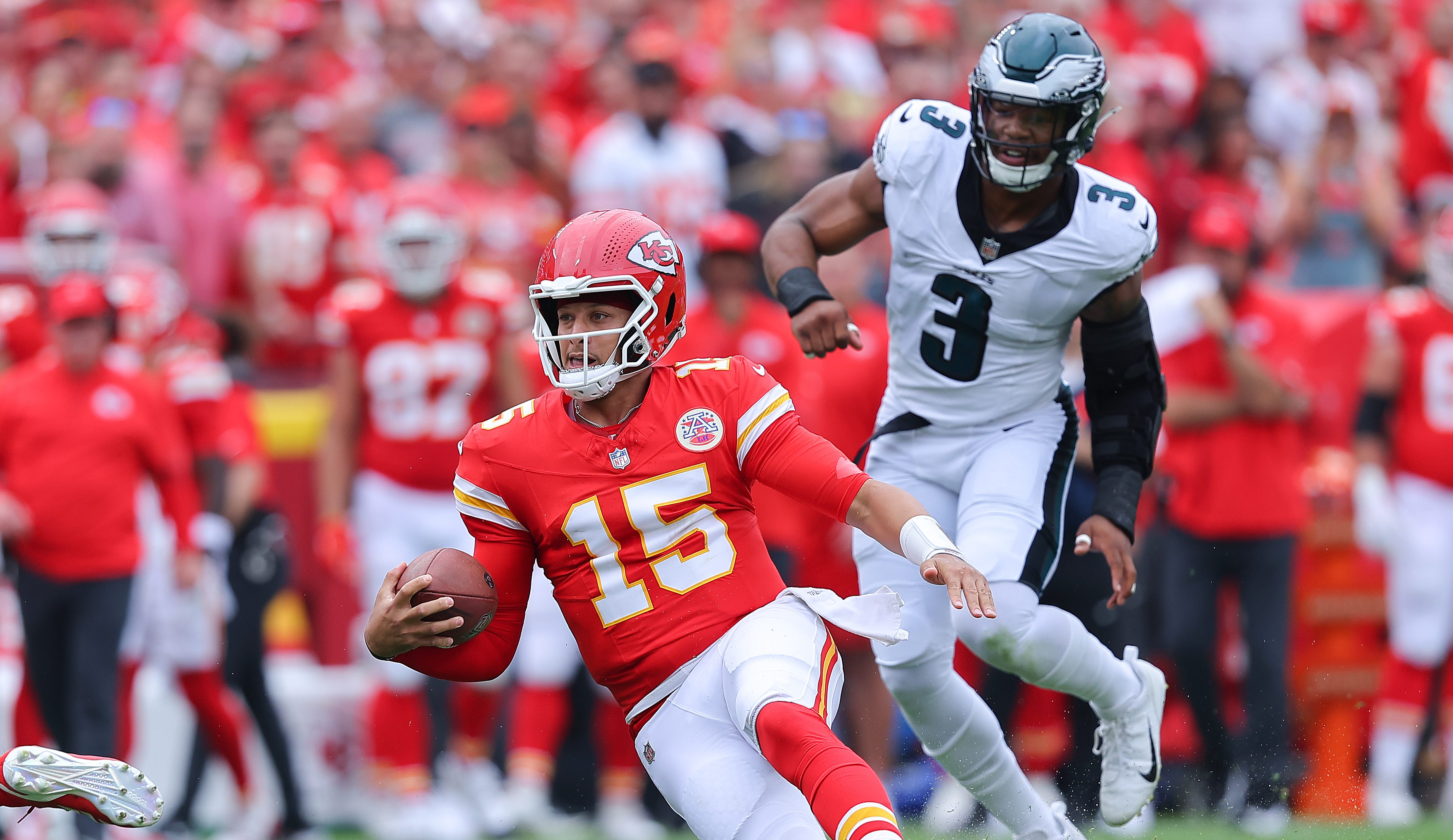 Patrick Mahomes Starts NFL Season 0-2 After Eagles Loss