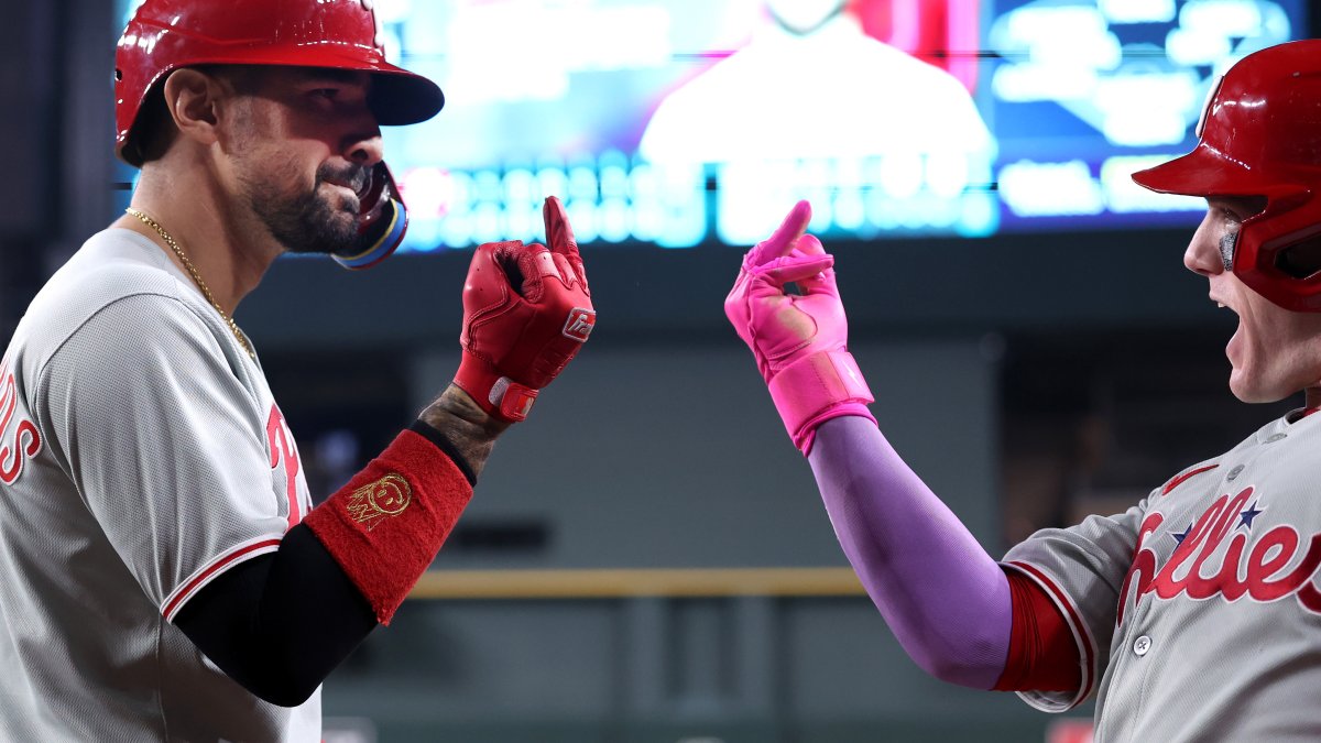 Phillies Clinch Playoff Spot with 8-2 Win, Castellanos Hits 250th Homer