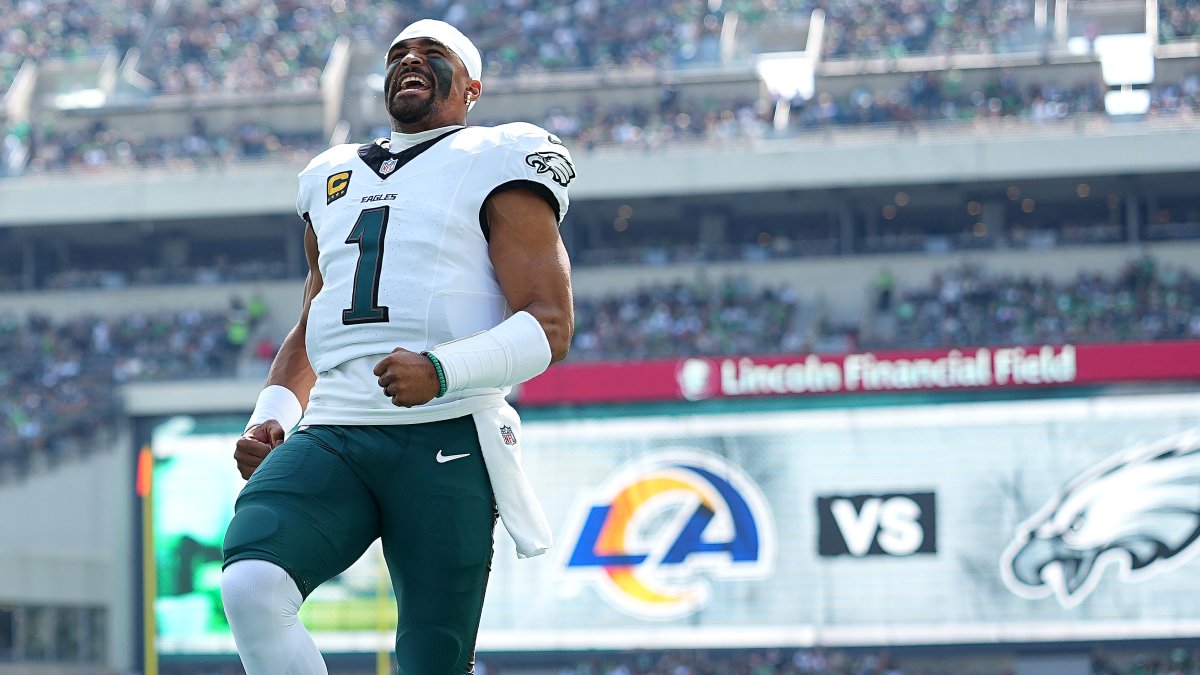 Live updates as Eagles crawling back in 2nd half vs. Rams – NBC10