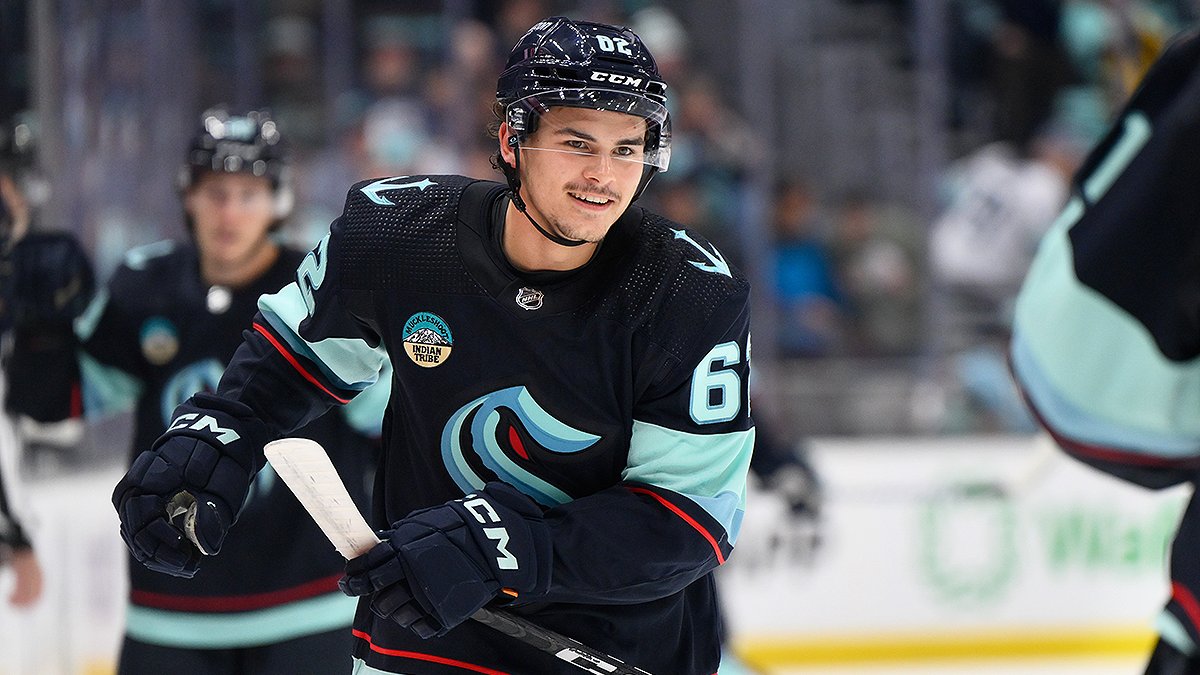 Flyers, Kraken Swap AHL Prospects Avon, Robertson