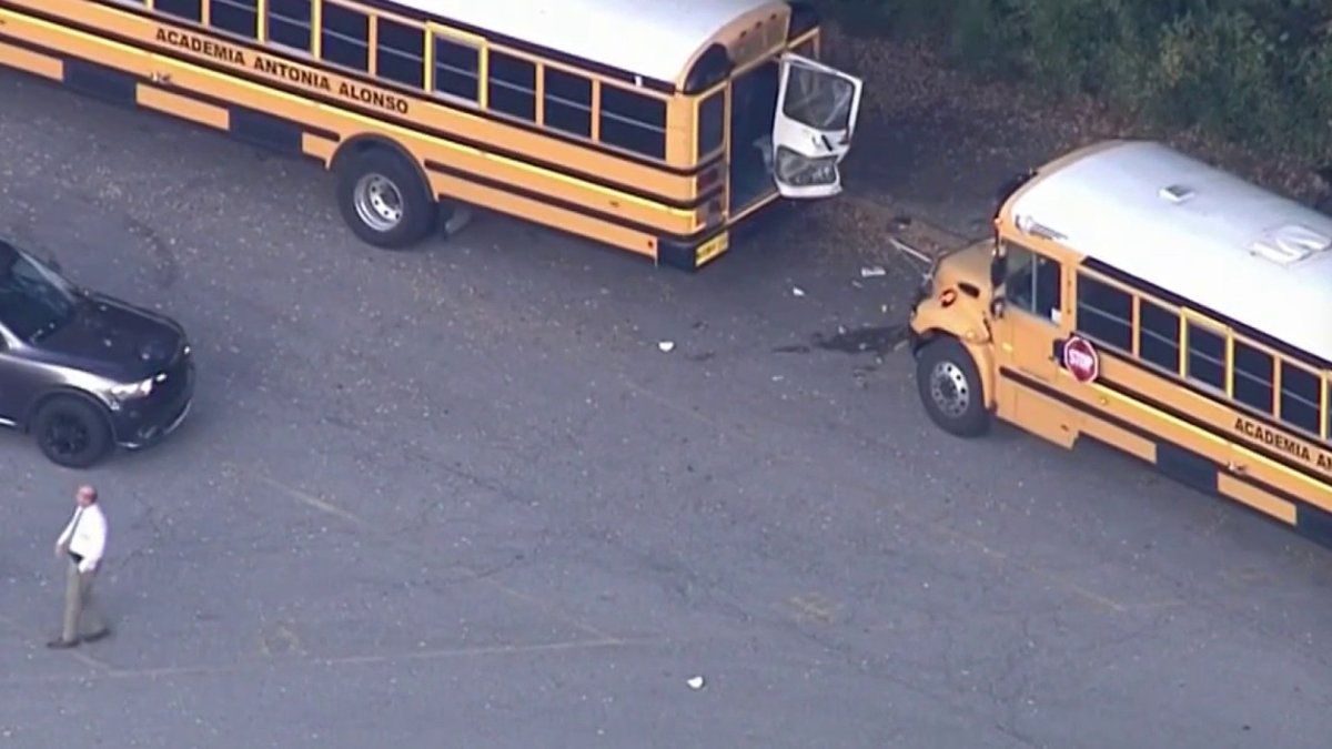 Bus driver struck, pinned between school buses in Delaware – NBC10 ...