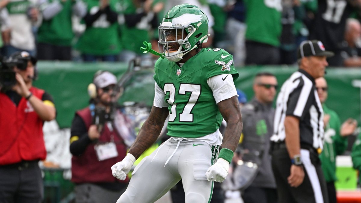 Eagles' Tank Bigsby Breaks Out With 104 Yards Rushing Against Giants