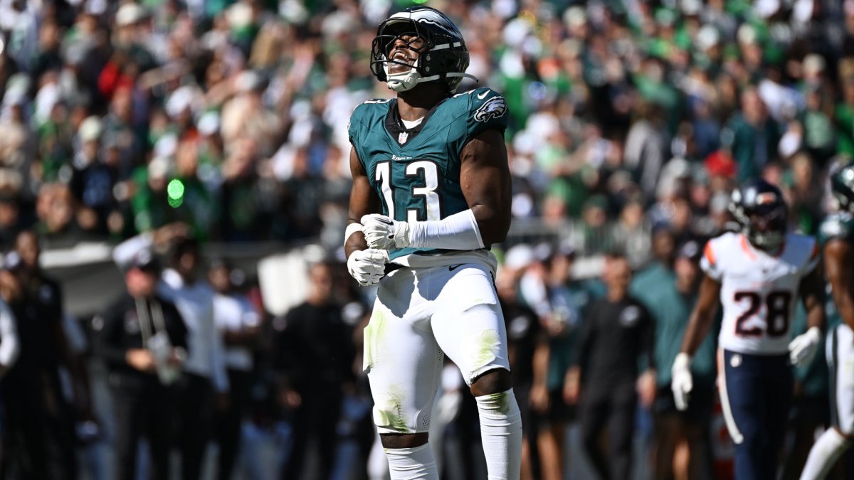 Eagles Activate Azeez Ojulari Impact Defense in Week 5 Loss to Broncos