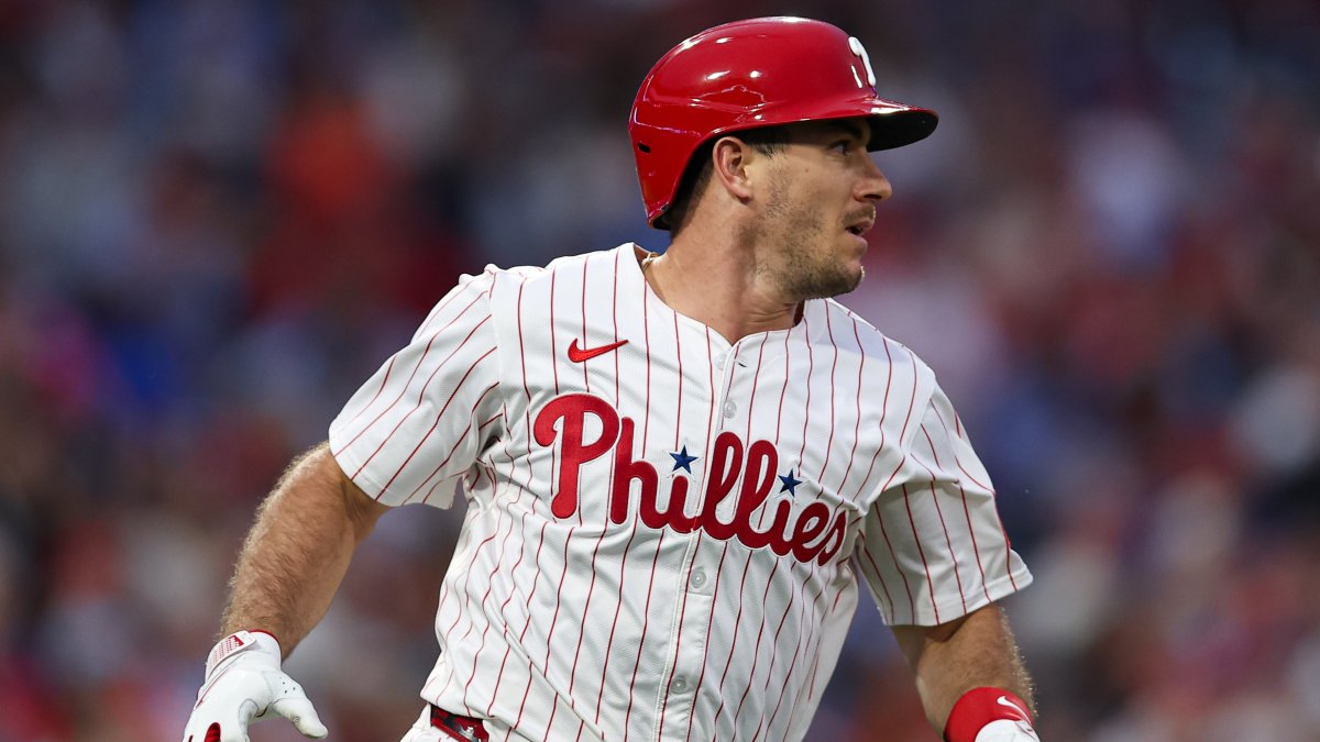 Phils and Realmuto reunite with new three-year deal