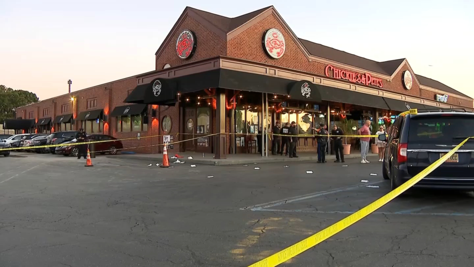 Shooting near South Philly Chickie's & Pete's leaves 1 man dead, 1 hurt