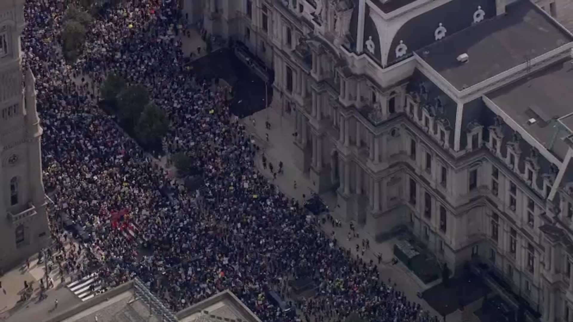Thousands take part in ‘No Kings' protest in Center City on Saturday
