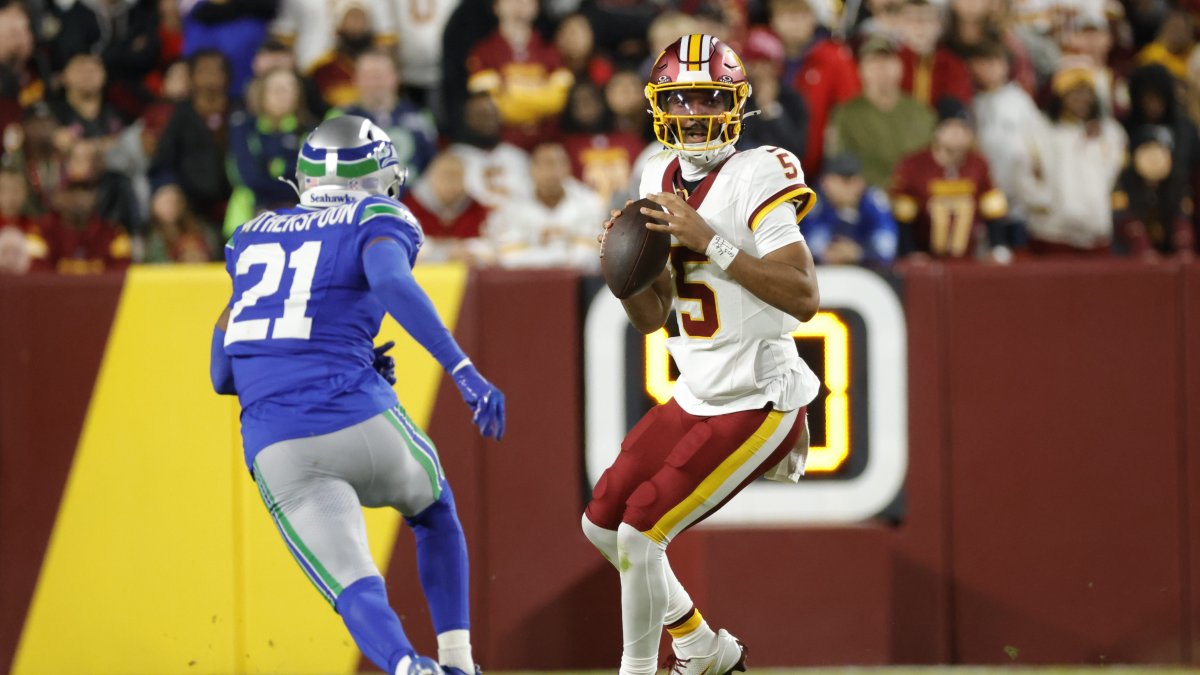 Seahawks Rout Commanders; Daniels Injured