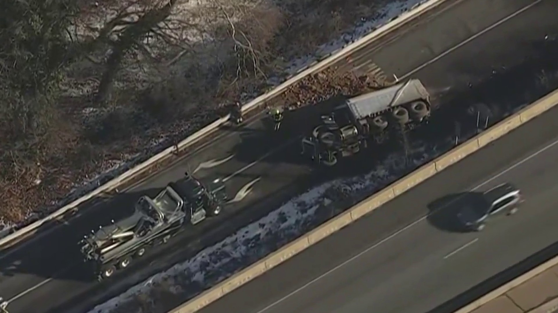 Overturned dump truck causes I-76 exit closure in Manayunk