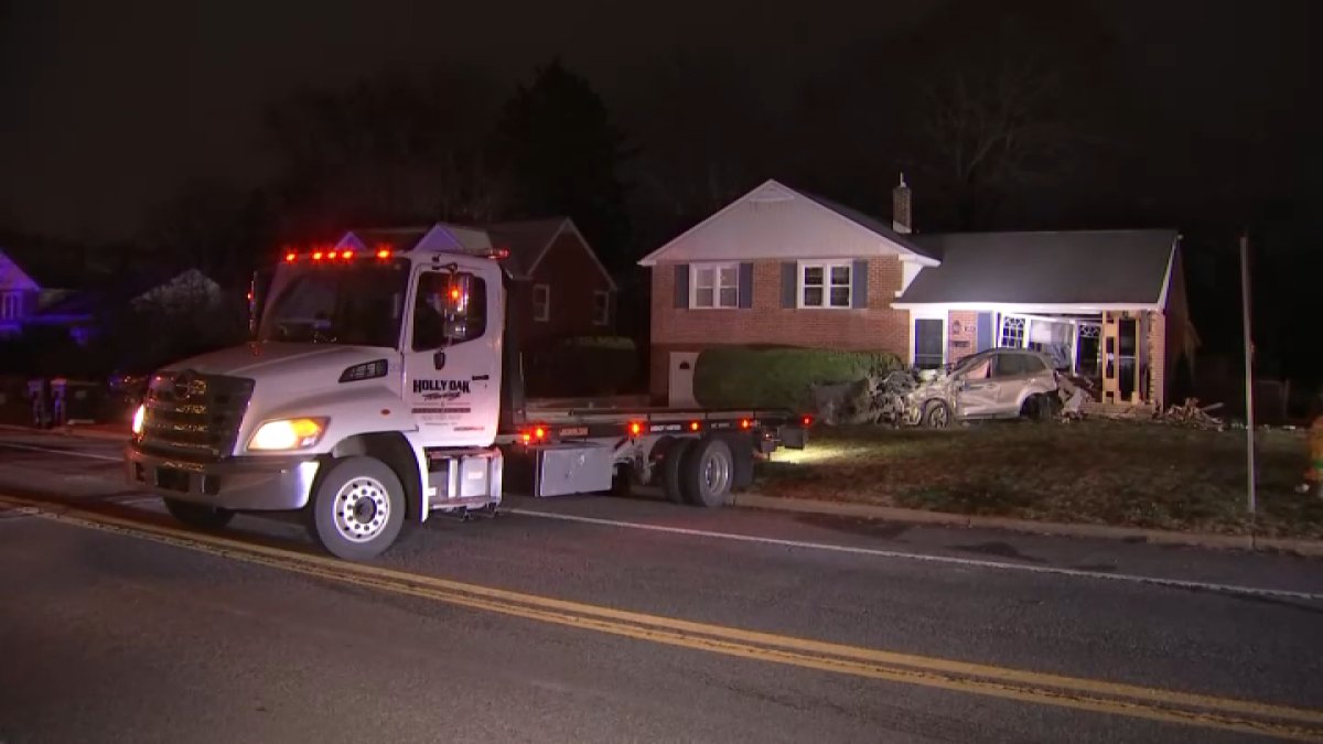 Car crashes into parked vehicle, 2 homes in Del. Thursday night – NBC10 ...