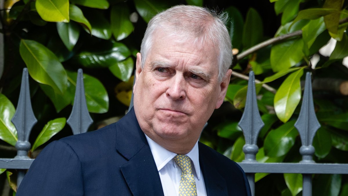 Принца Эндрю сфотографировали с заметным синяком на лице