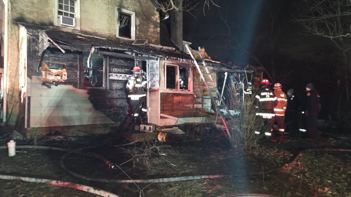 2 pets dead, 3 firefighters injured after house fire in Montgomery County