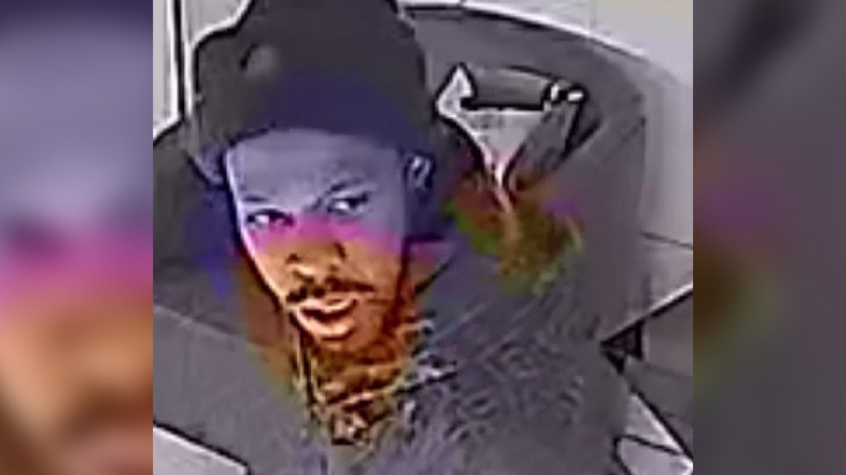 Caught on Cam: Man sought after pulling gun in fight at South St. jewelry shop