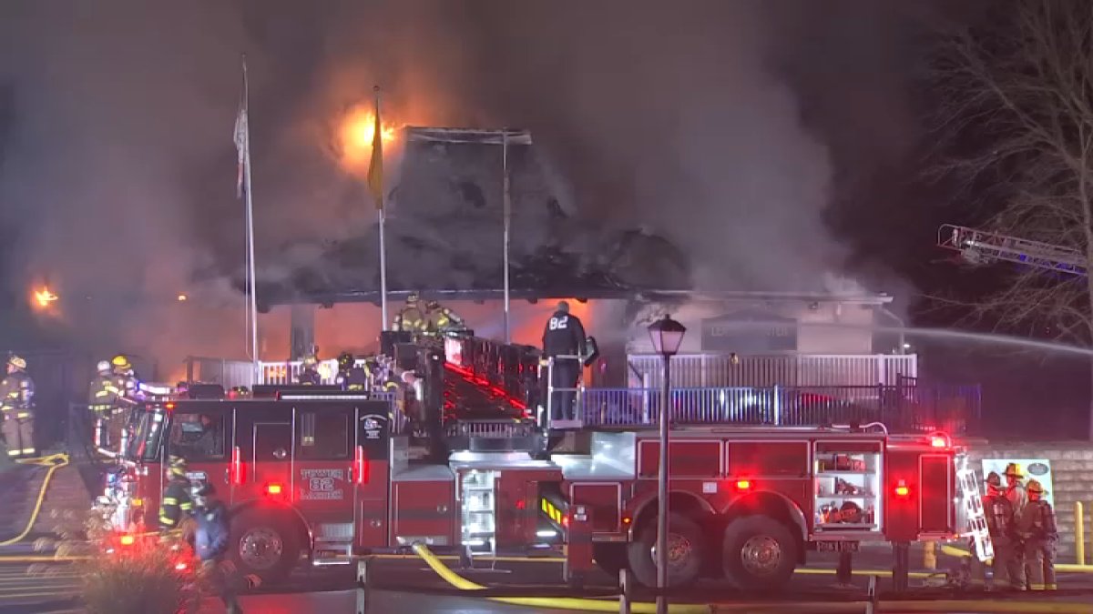 Camden County Apartment Complex: Fire Damages Leasing Office | NBC10 Philadelphia Camden County Apartment Complex: Fire Damages Leasing Office | NBC10 Philadelphia
