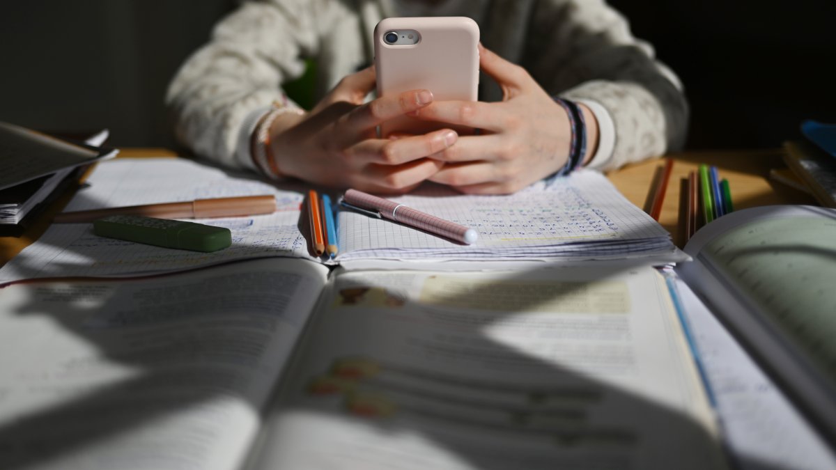 Governor Murphy signs law banning cellphone use in New Jersey schools