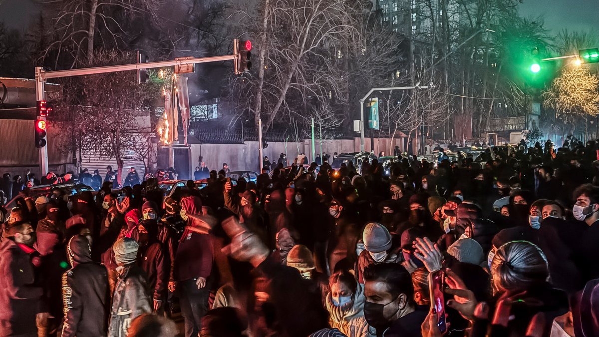 Trump weighs options on Iran as protest crackdown reportedly kills more than 500