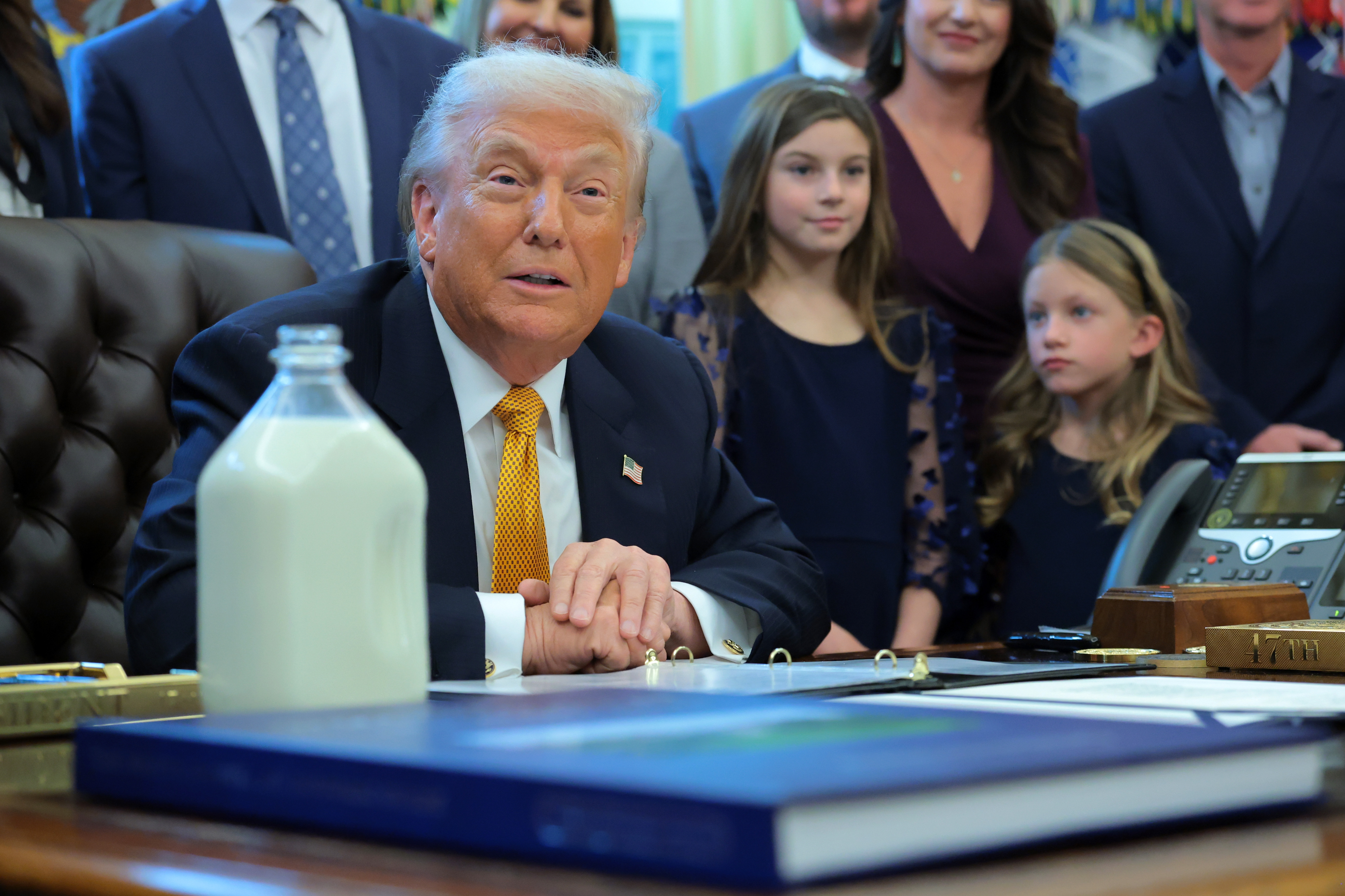 Trump signs a law returning whole milk to school lunches – NBC10 ...