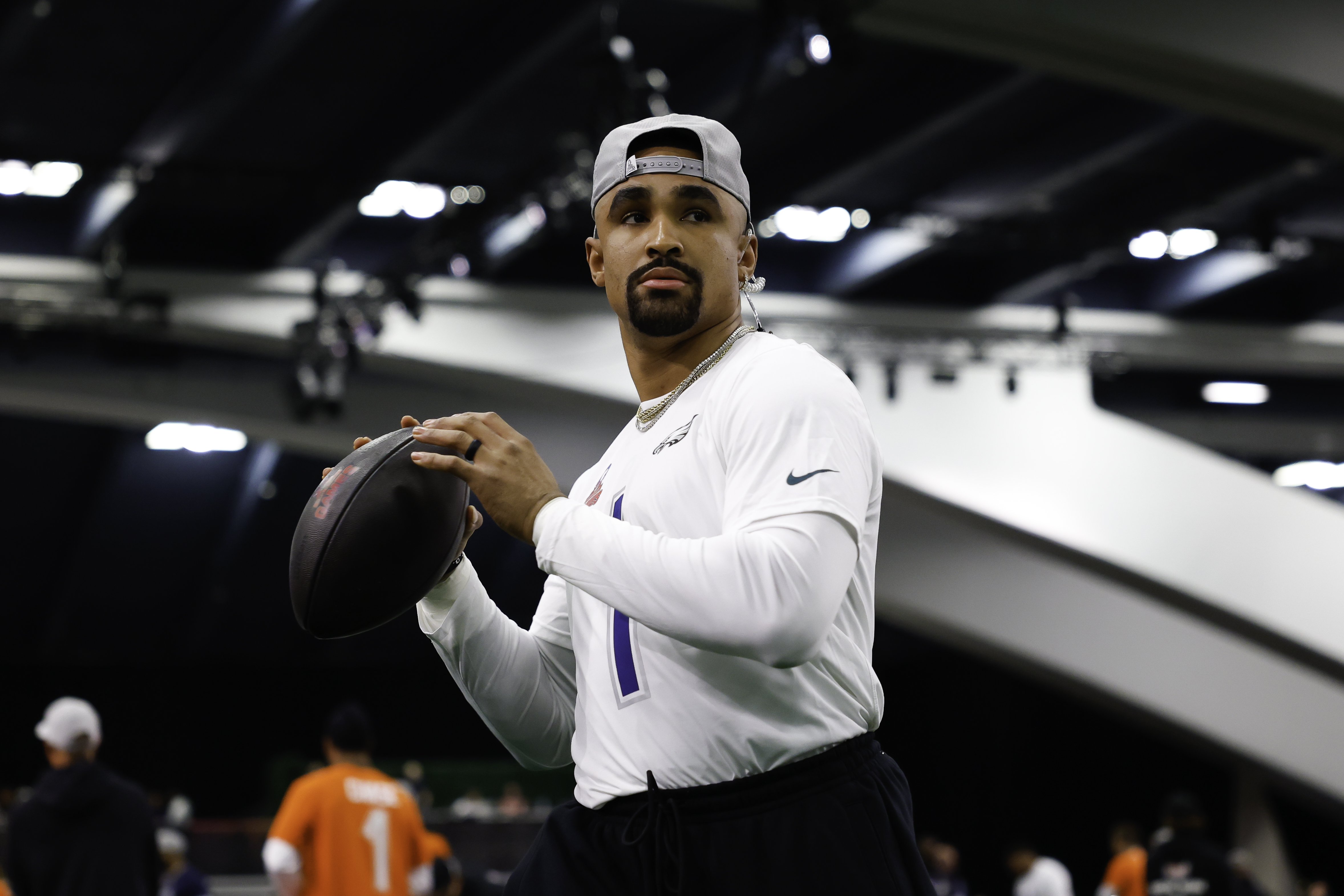 Eagles' Jalen Hurts welcomes Artemis II crew home after safe splash landing