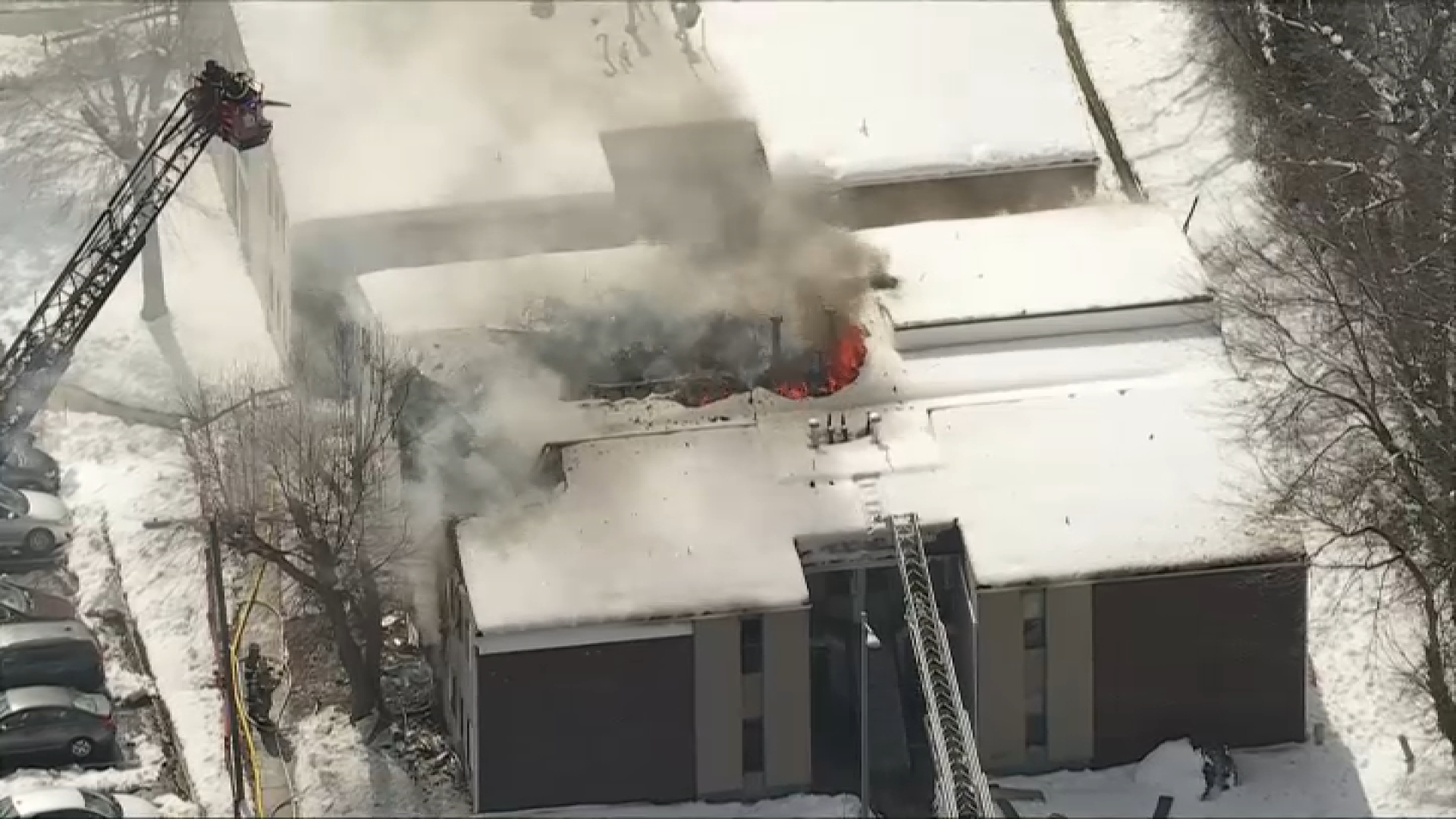 Flames tear through apartment in Lindenwold, New Jersey