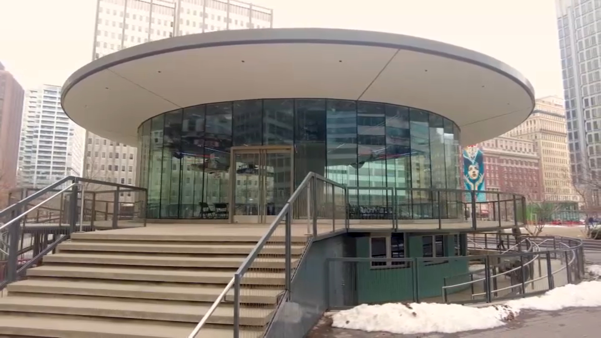 Vendors hope to bring new life to ‘saucer' building at Philly's LOVE Park