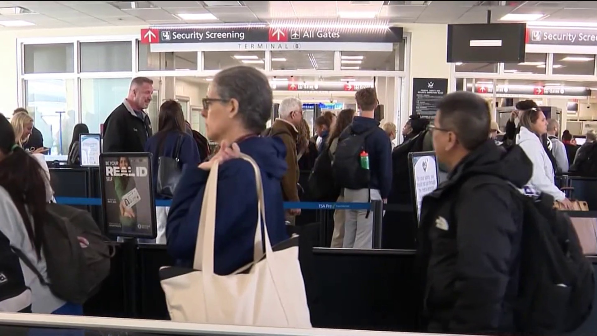 Long lines continue at PHL as Congress leaves D.C. amid partial gov't shutdown