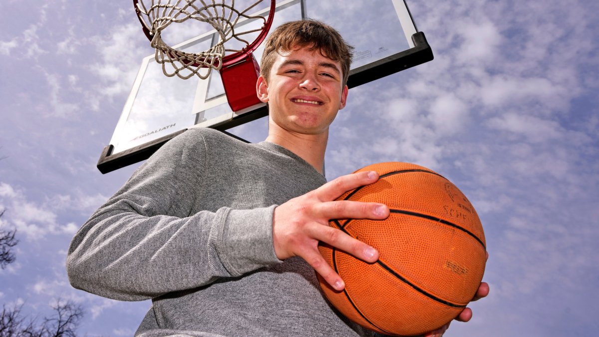 An eighth grader from Pittsburgh is all alone with perfect women's NCAA bracket