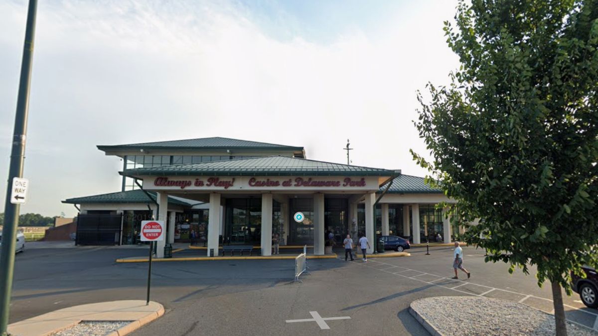 2 wanted after robberies at Delaware casino, police say