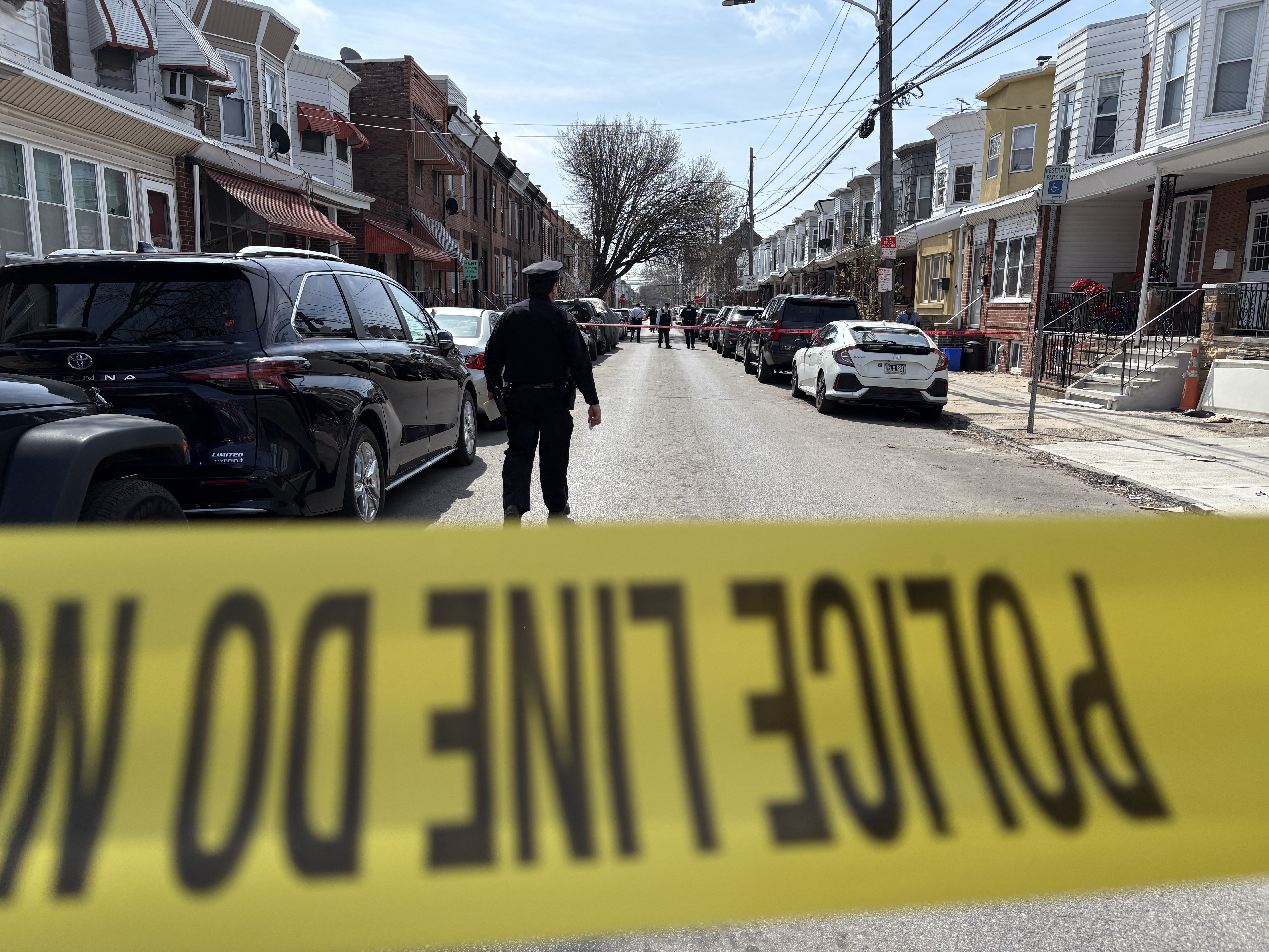 Man killed, woman injured when gunfire erupts in South Philly, police say